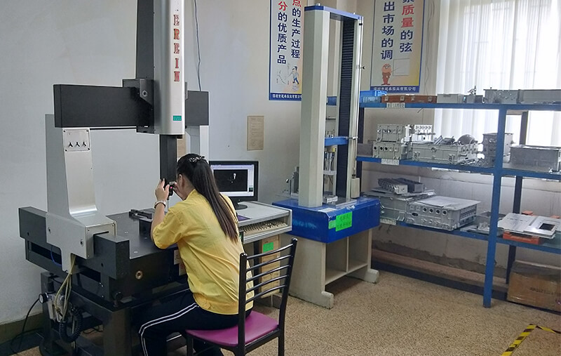 檢測(cè)中心：三次元，二次元，投影儀，鹽霧測(cè)試儀，探傷機(jī)，壓力測(cè)試，光譜分析儀，光澤計(jì)等21臺(tái)。