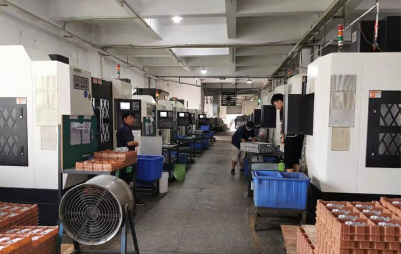 CNC課：CNC加工中心及5軸加工中心共236臺(tái)。